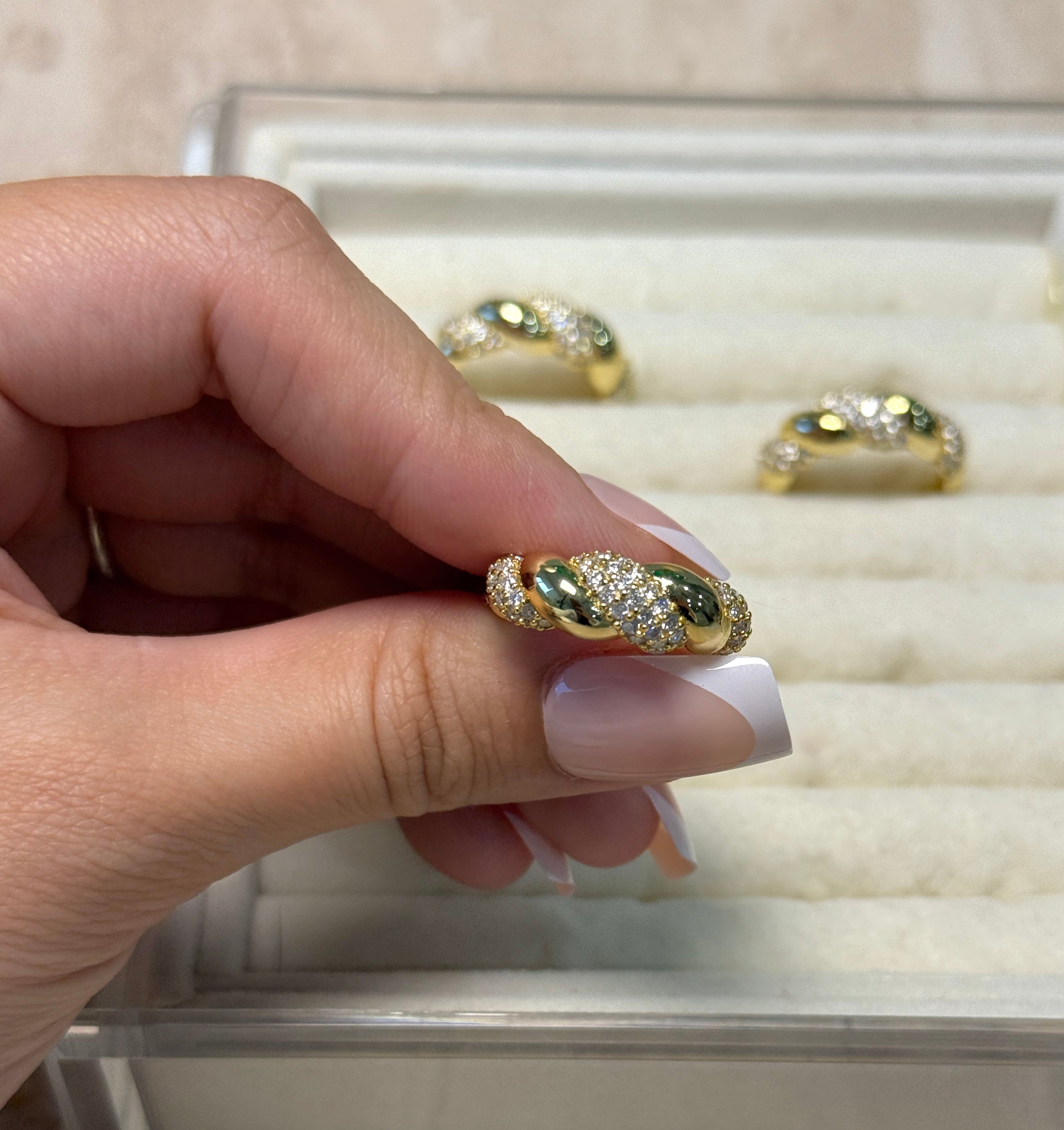 Adorné Twist Moissanite Ring