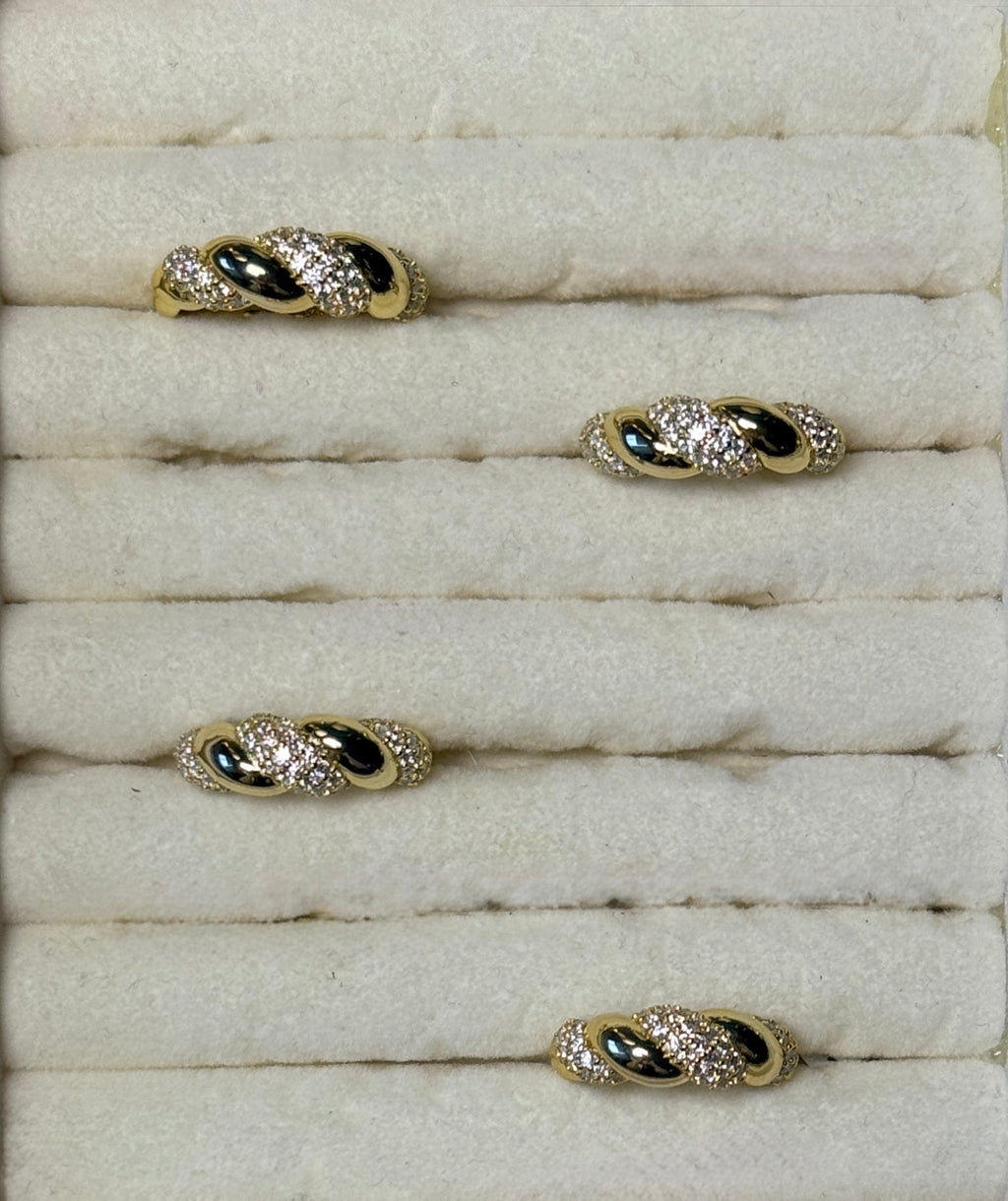 Adorné Twist Moissanite Ring