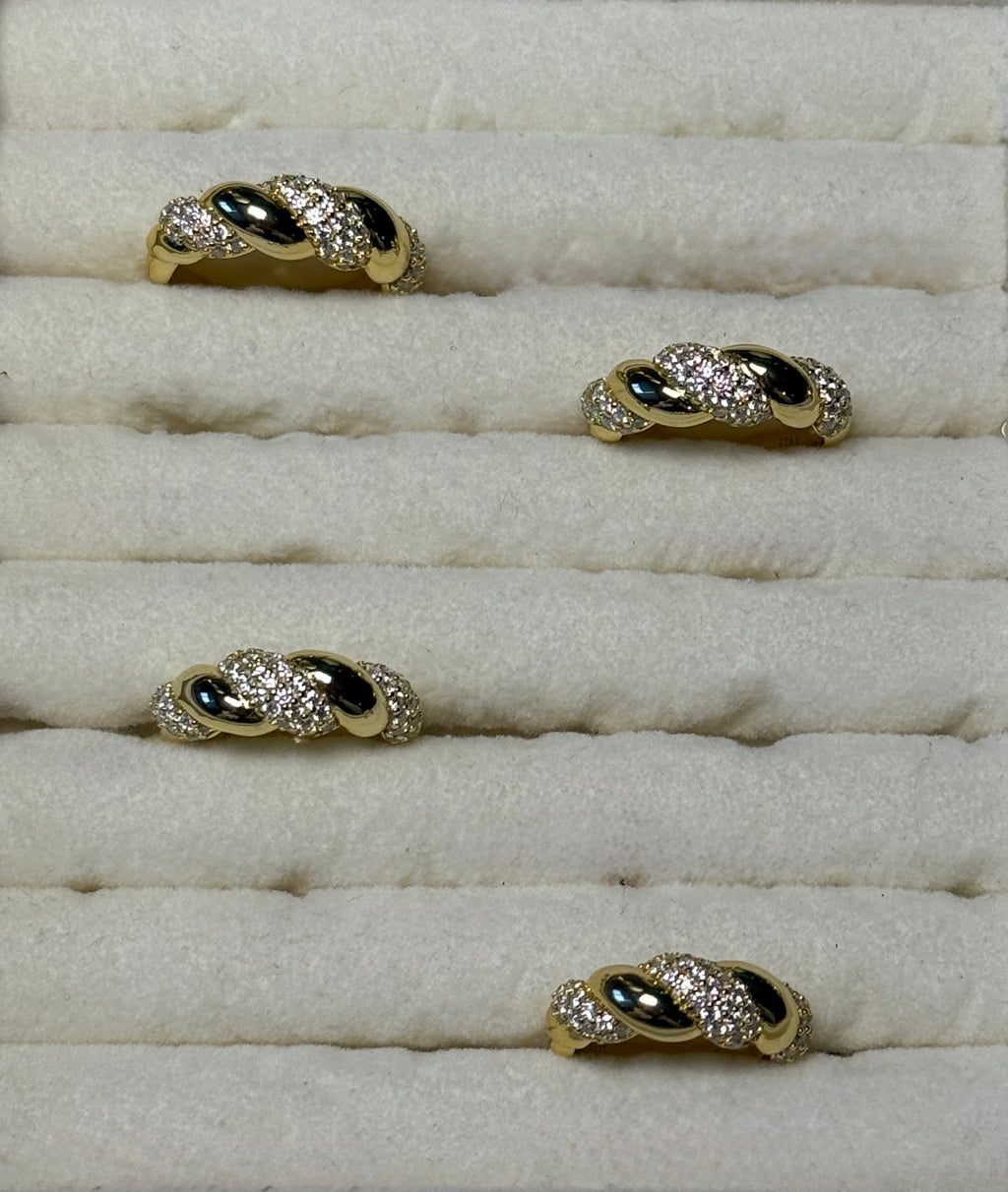 Adorné Twist Moissanite Ring